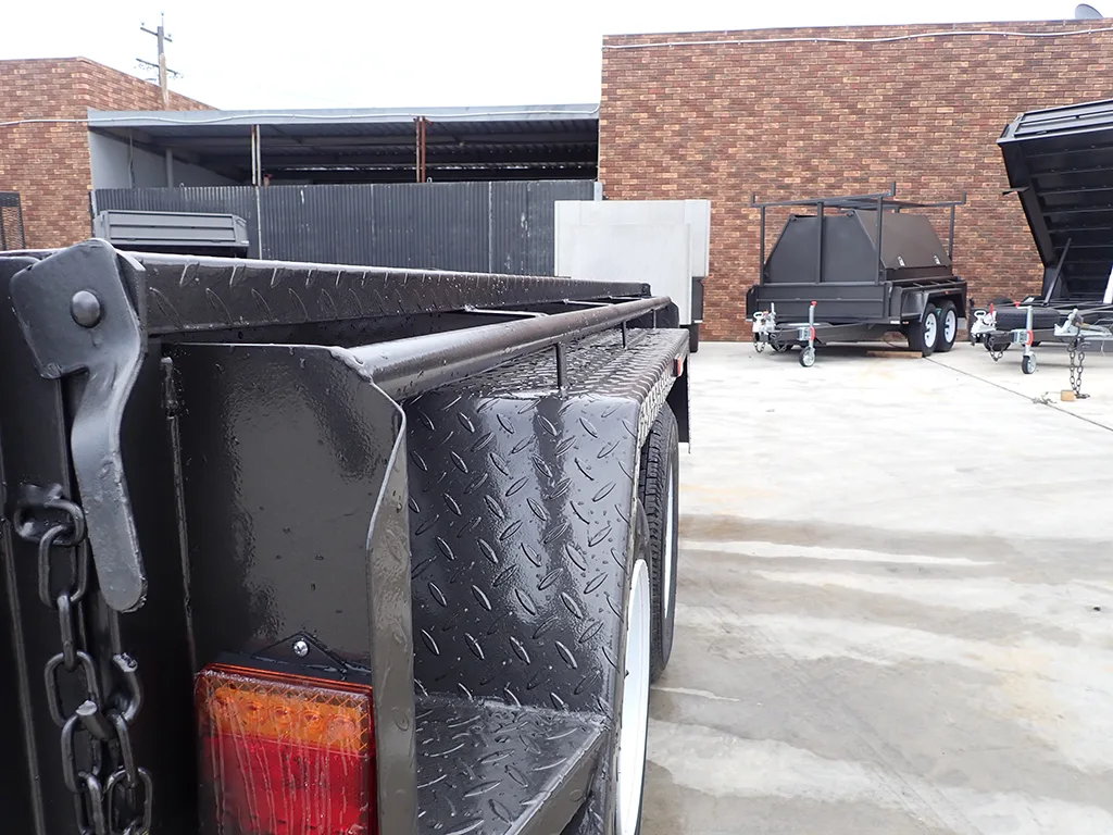 8x5 box trailer with hydraulic brakes in Albury